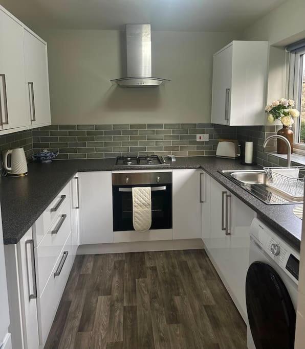 Stylish 2 Bedrooms Flat In A Quiet Cul-De-Sac Area, Near Sheffield City Centre With Free Parking Екстериор снимка
